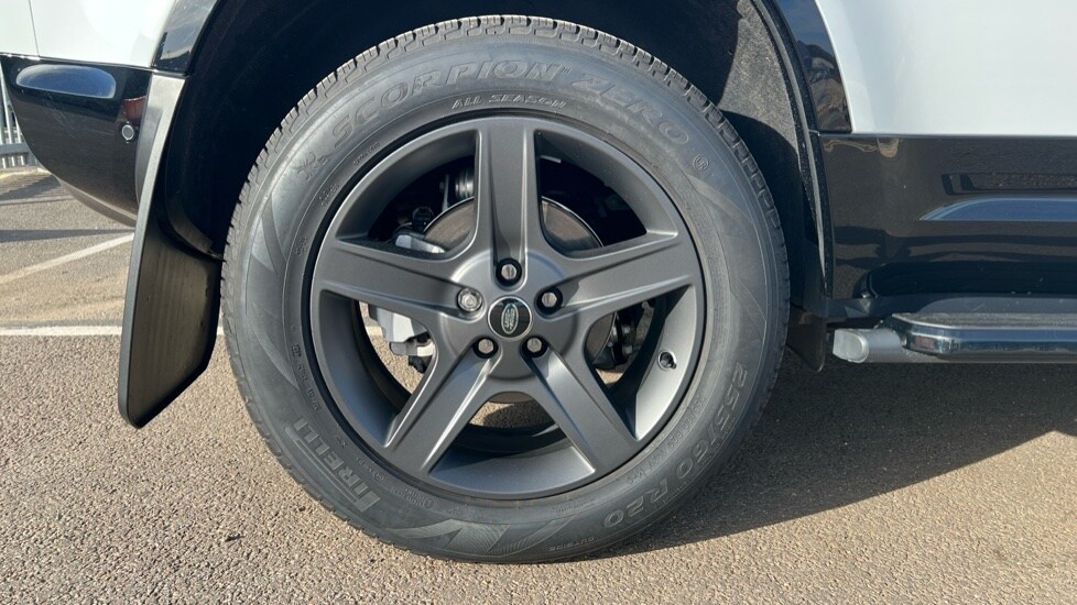 Used Land Rover Defender 2025 for sale - 76390063: Photo 31