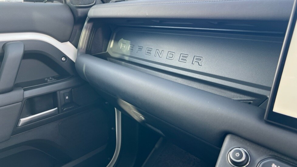 Used Land Rover Defender 2025 for sale - 76390063: Photo 35