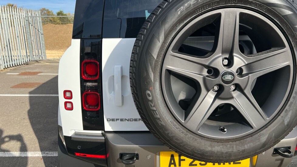 Used Land Rover Defender 2025 for sale - 76390063: Photo 40