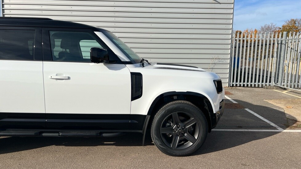 Used Land Rover Defender 2025 for sale - 76390063: Photo 43