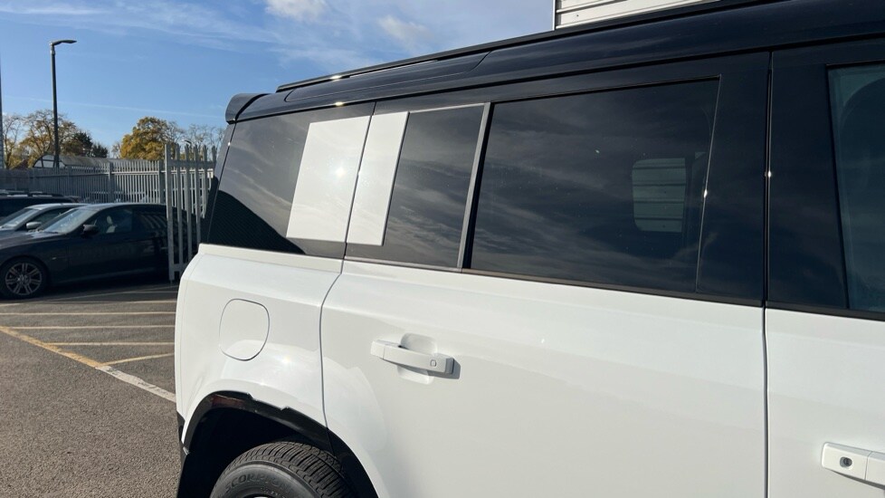 Used Land Rover Defender 2025 for sale - 76390063: Photo 44