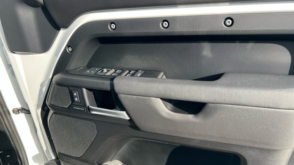 Used Land Rover Defender 2025 for sale - 76390063: Photo 45