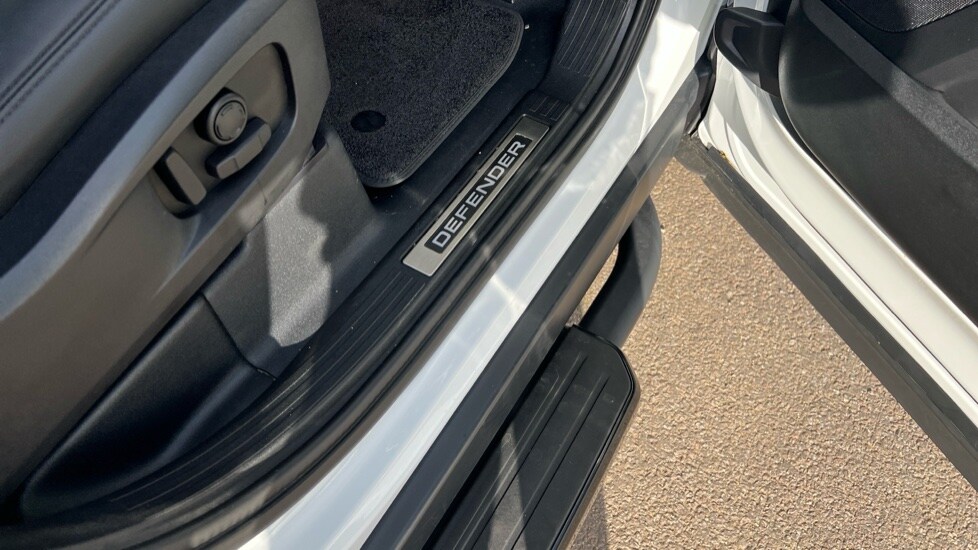 Used Land Rover Defender 2025 for sale - 76390063: Photo 46