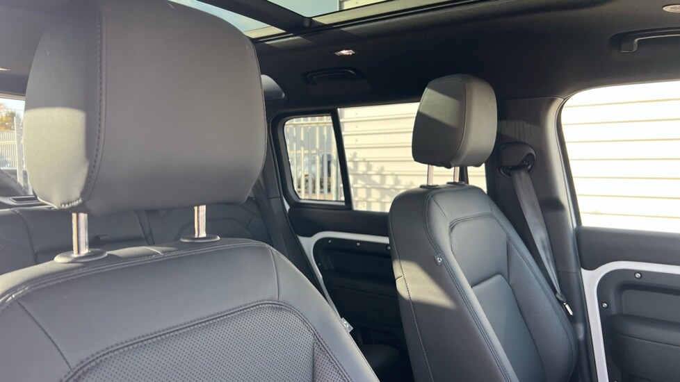 Used Land Rover Defender 2025 for sale - 76390063: Photo 47