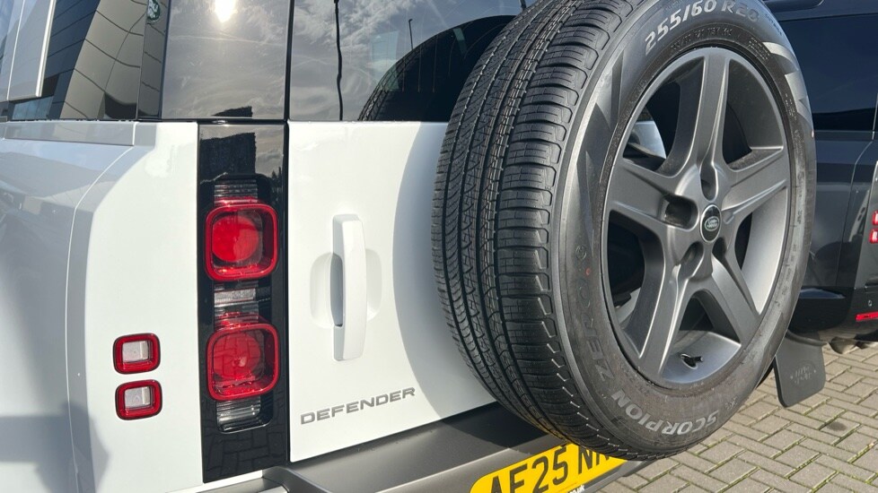 Used Land Rover Defender 2025 for sale - 76390063: Photo 48