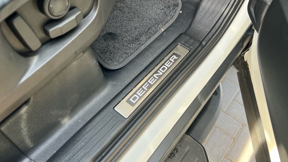 Used Land Rover Defender 2025 for sale - 76390063: Photo 51