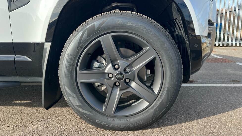 Used Land Rover Defender 2025 for sale - 76390063: Photo 8