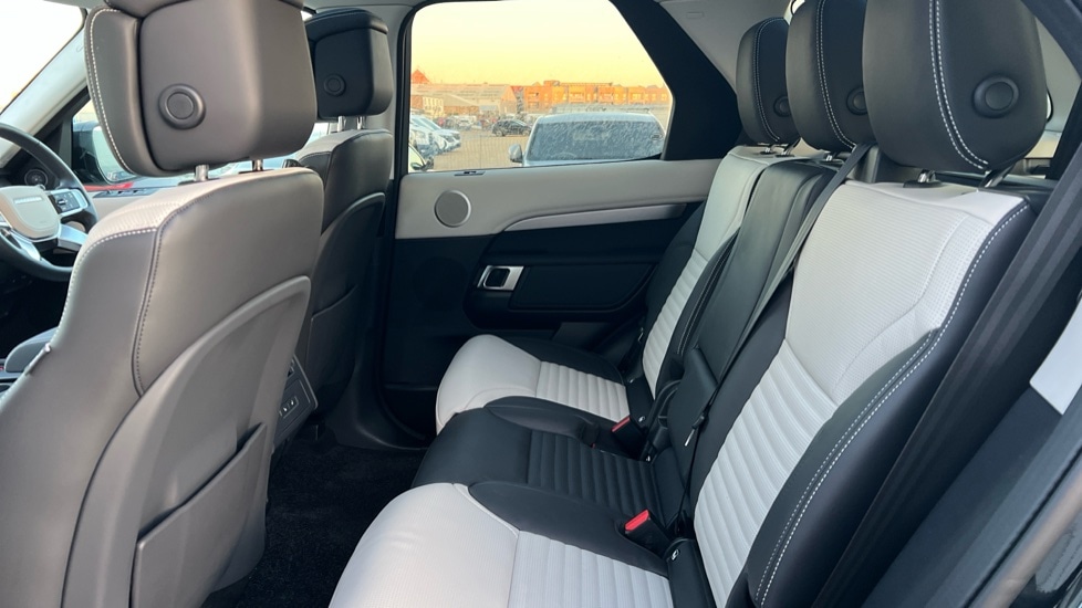 Used Land Rover Discovery 2025 for sale - 77018301: Photo 4