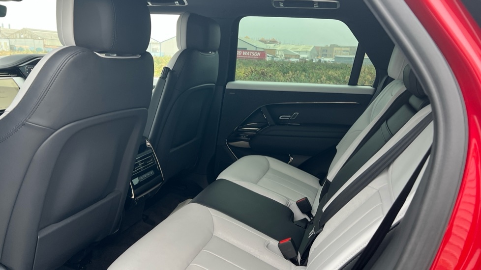 Used Land Rover Range Rover Sport 2024 for sale - 76092068: Photo 4