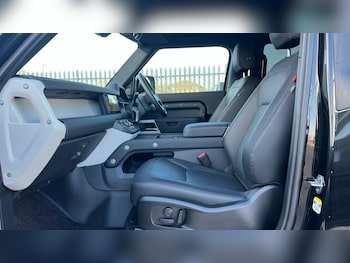 Used Land Rover Defender 2023 for sale - 76971462: Photo