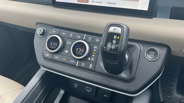 Used Land Rover Defender 2022 for sale - 75472705: Photo 13