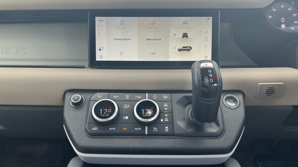 Used Land Rover Defender 2022 for sale - 75472705: Photo 14