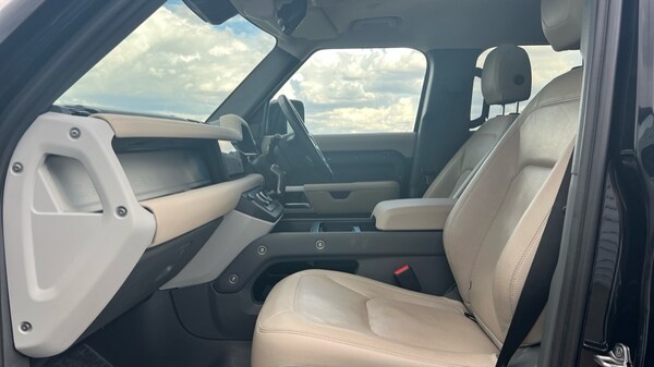 Used Land Rover Defender 2022 for sale - 75472705: Photo 3