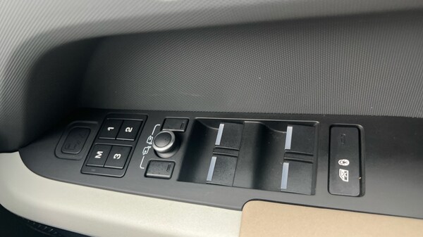 Used Land Rover Defender 2022 for sale - 75472705: Photo 44