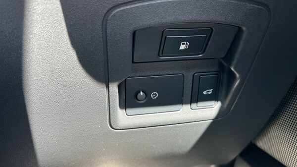 Used Land Rover Range Rover Velar 2025 for sale - 75534137: Photo 43
