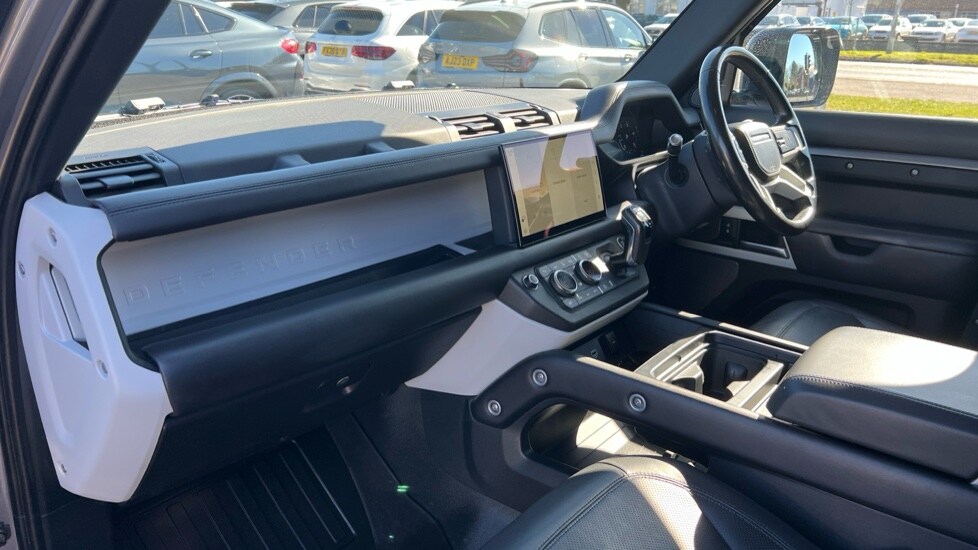 Used Land Rover Defender 2021 for sale - 76507699: Photo 10
