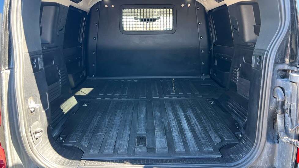 Used Land Rover Defender 2021 for sale - 76507699: Photo 15