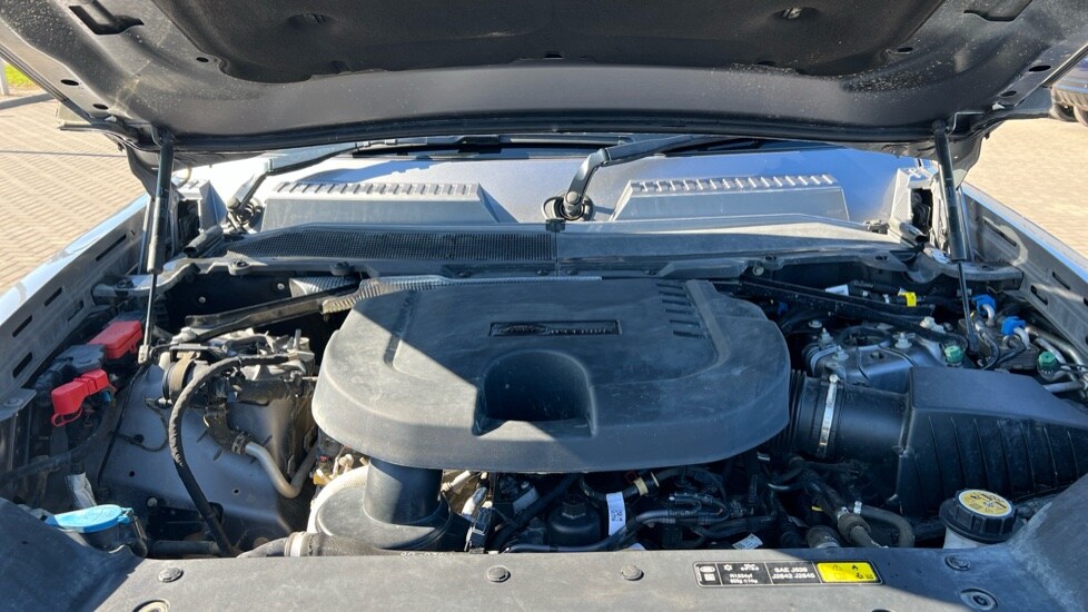 Used Land Rover Defender 2021 for sale - 76507699: Photo 16