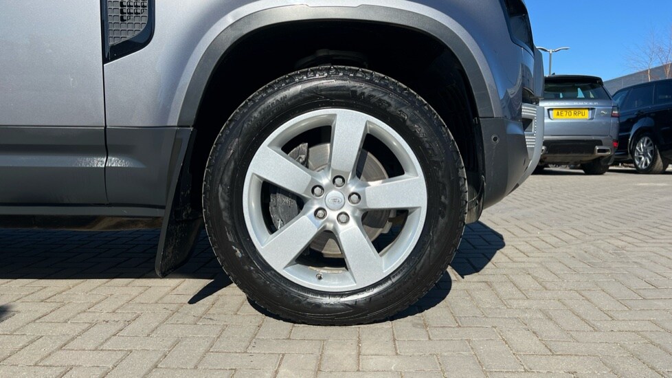 Used Land Rover Defender 2021 for sale - 76507699: Photo 17