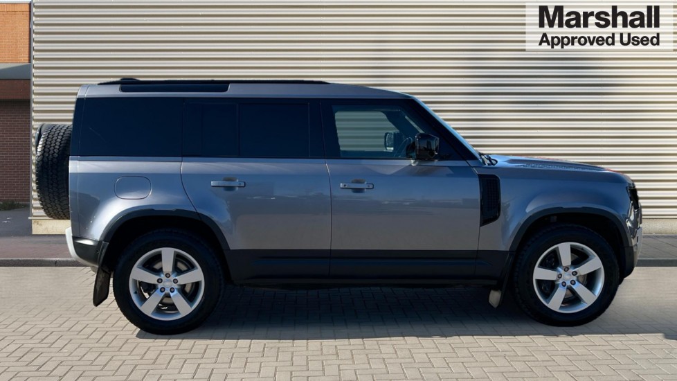 Used Land Rover Defender 2021 for sale - 76507699: Photo 2