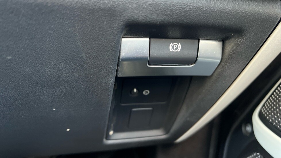 Used Land Rover Defender 2021 for sale - 76507699: Photo 21