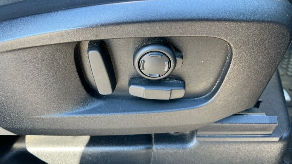 Used Land Rover Defender 2021 for sale - 76507699: Photo 32