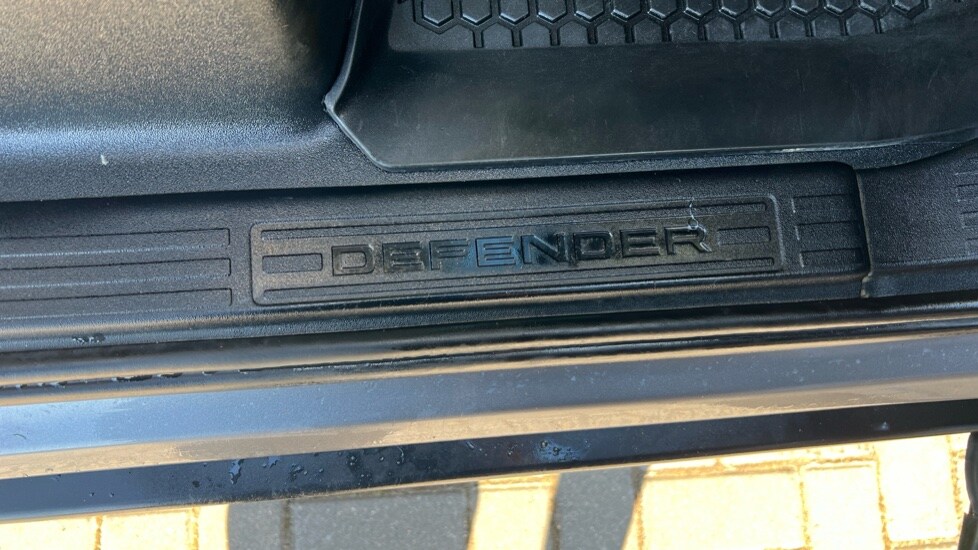 Used Land Rover Defender 2021 for sale - 76507699: Photo 37
