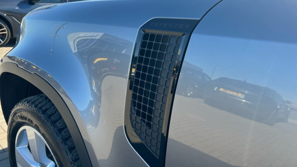 Used Land Rover Defender 2021 for sale - 76507699: Photo 40