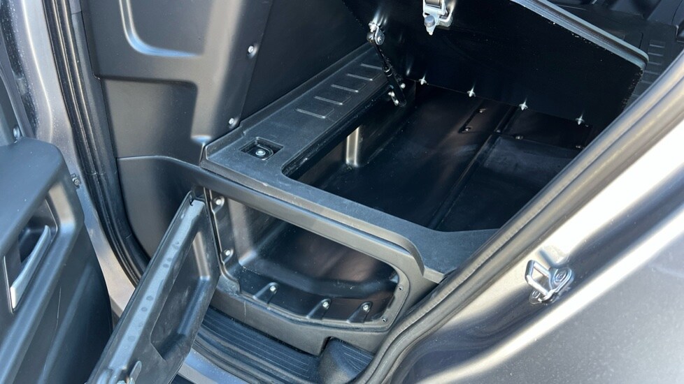 Used Land Rover Defender 2021 for sale - 76507699: Photo 44