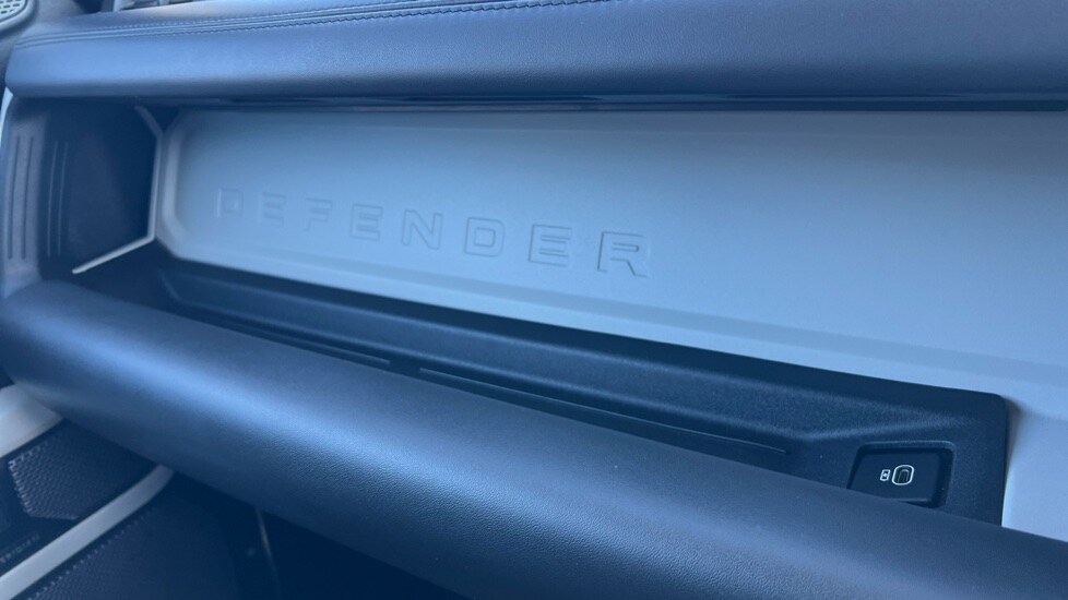 Used Land Rover Defender 2021 for sale - 76507699: Photo 46