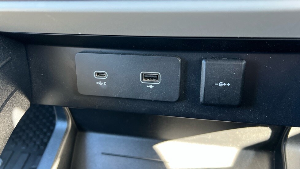 Used Land Rover Defender 2021 for sale - 76507699: Photo 48