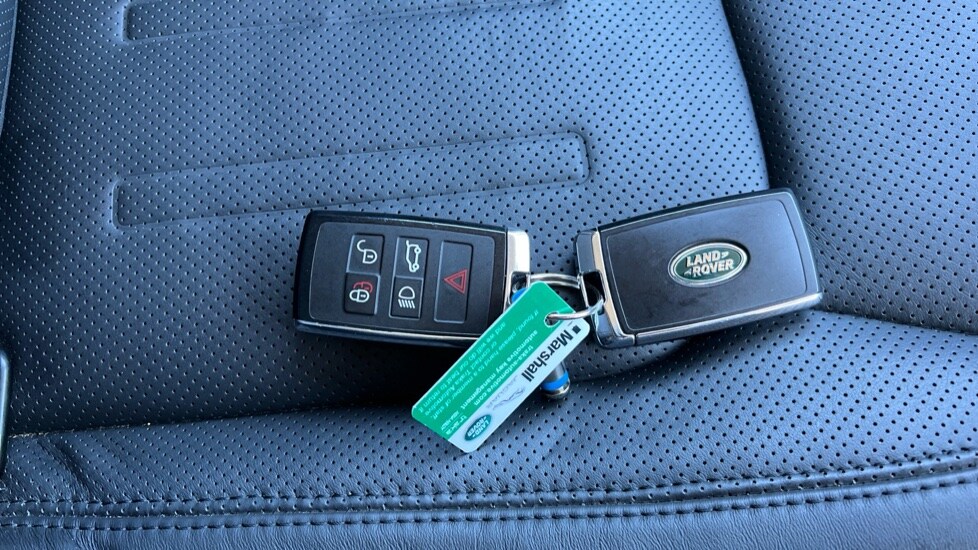 Used Land Rover Defender 2021 for sale - 76507699: Photo 50