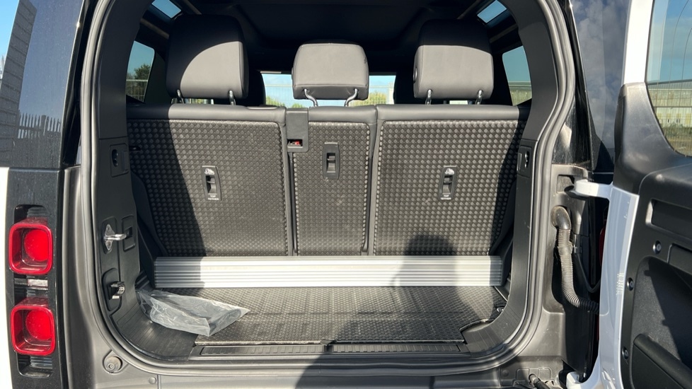 Used Land Rover Defender 2023 for sale - 76533959: Photo 10