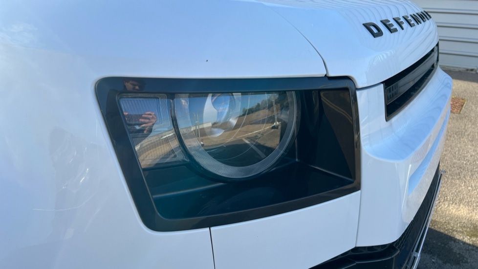 Used Land Rover Defender 2023 for sale - 76533959: Photo 17