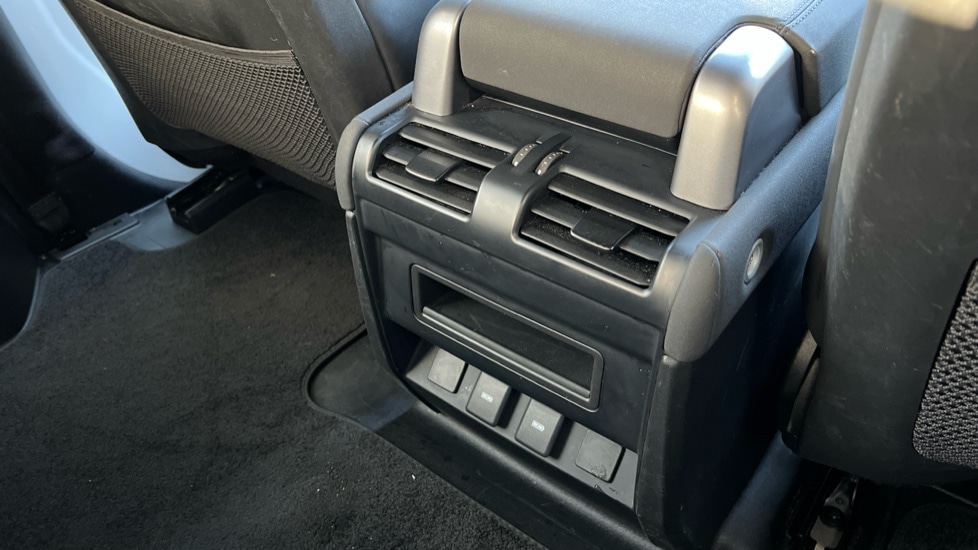 Used Land Rover Defender 2023 for sale - 76533959: Photo 18