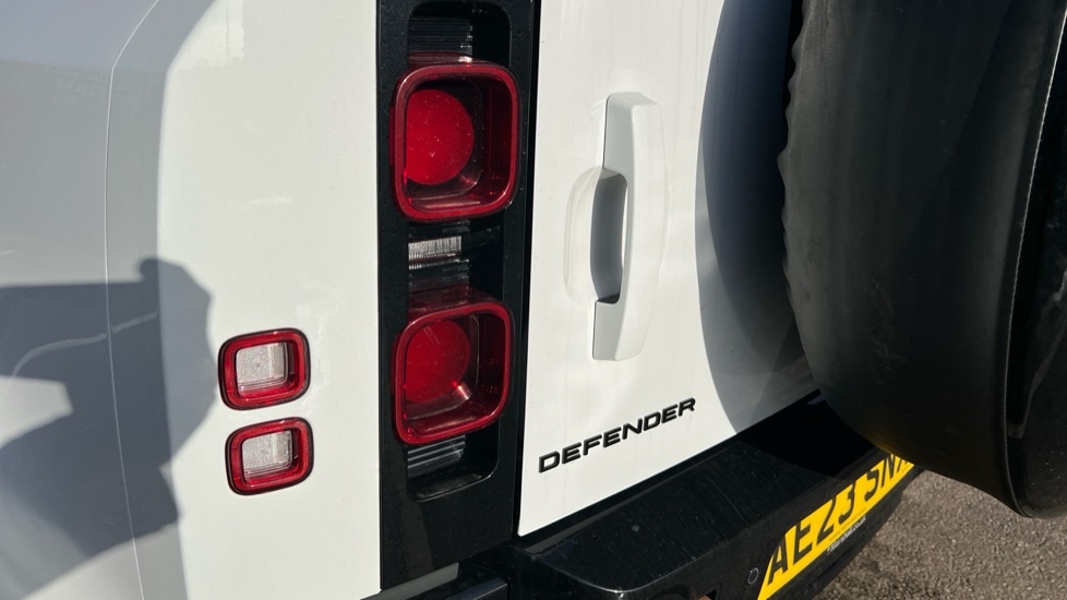 Used Land Rover Defender 2023 for sale - 76533959: Photo 19