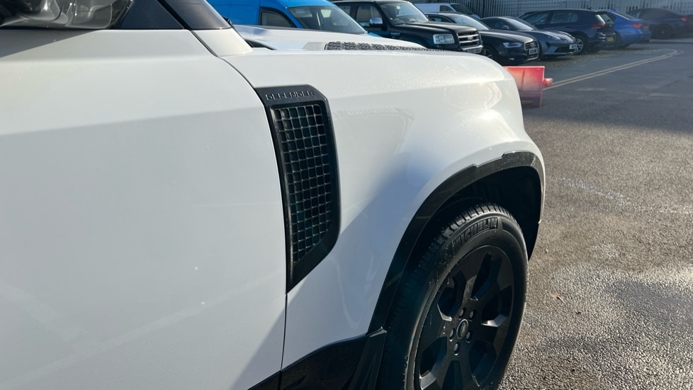 Used Land Rover Defender 2023 for sale - 76533959: Photo 24