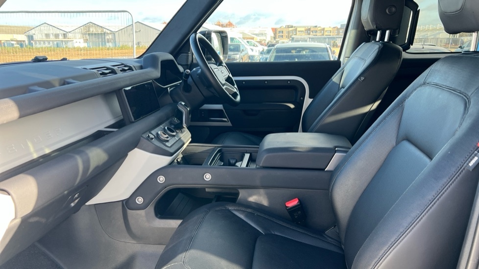 Used Land Rover Defender 2023 for sale - 76533959: Photo 3