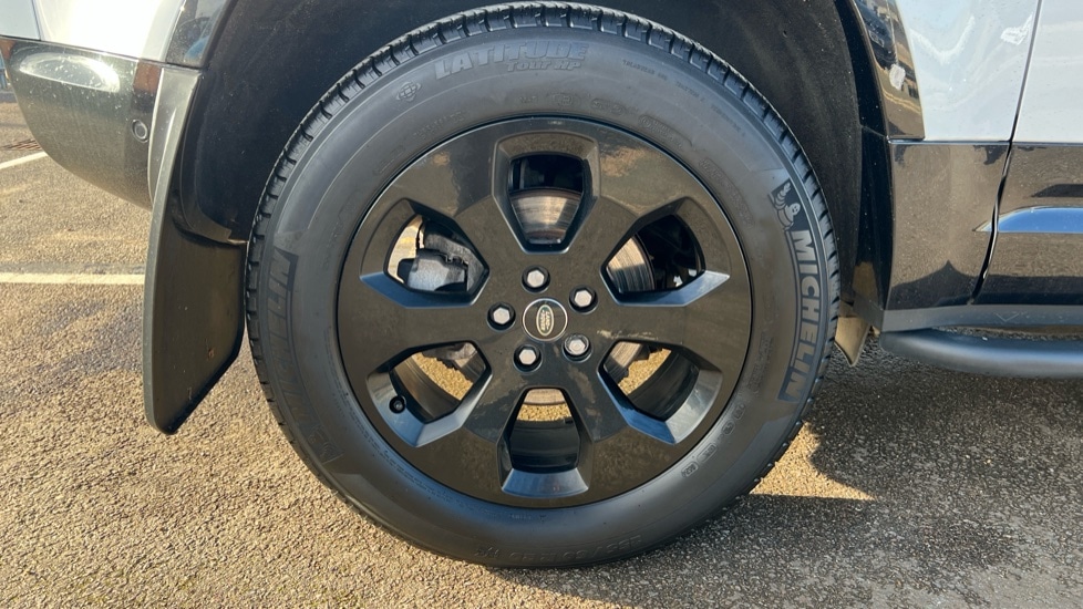 Used Land Rover Defender 2023 for sale - 76533959: Photo 32