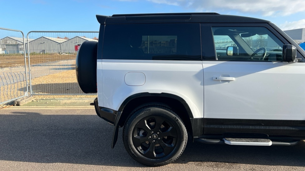 Used Land Rover Defender 2023 for sale - 76533959: Photo 44