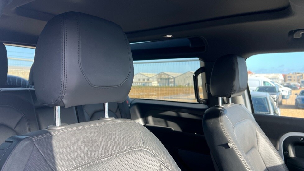 Used Land Rover Defender 2023 for sale - 76533959: Photo 48