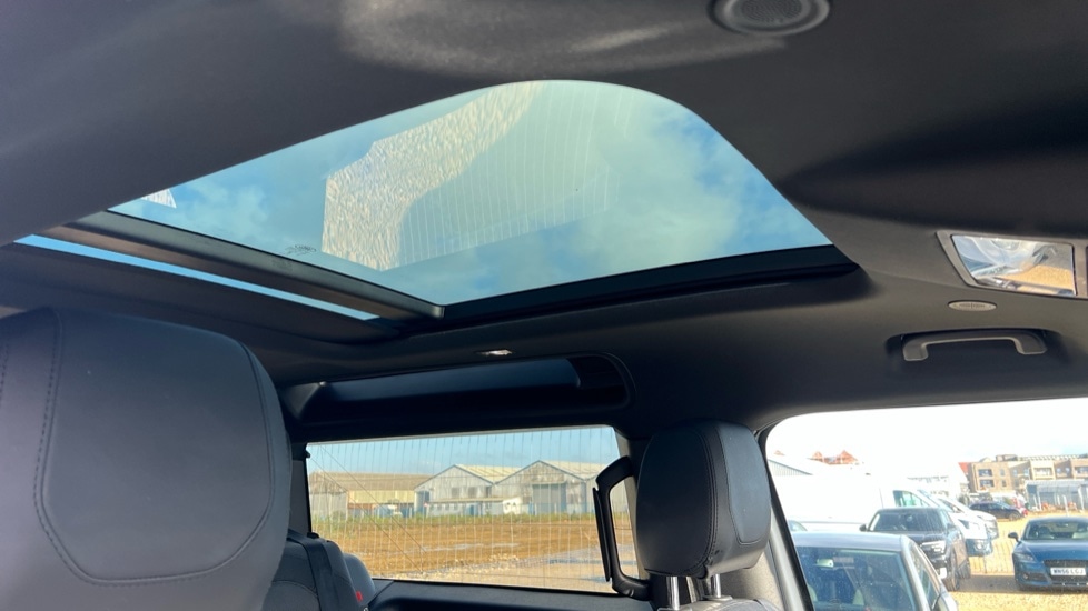 Used Land Rover Defender 2023 for sale - 76533959: Photo 50