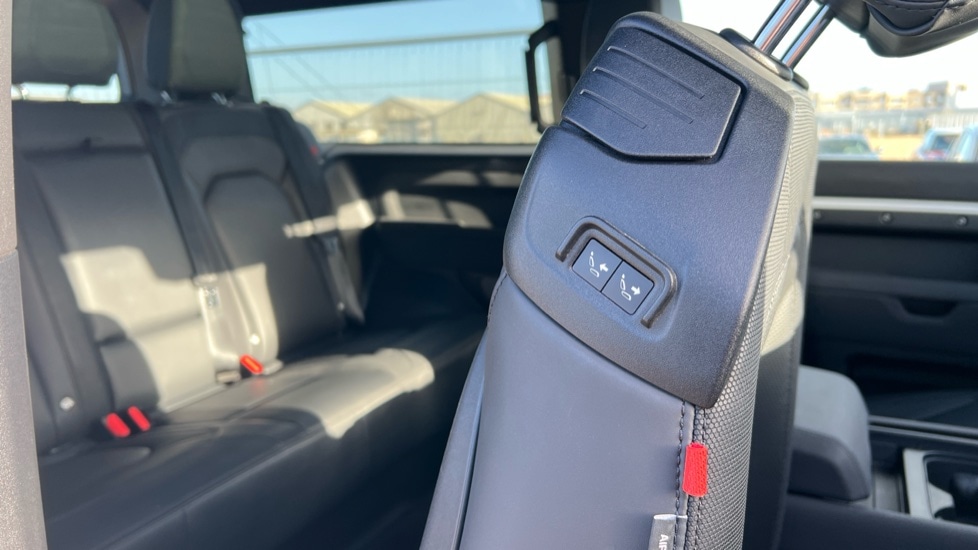 Used Land Rover Defender 2023 for sale - 76533959: Photo 52