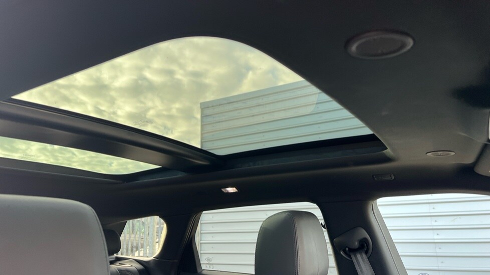 Used Land Rover Range Rover Evoque 2025 for sale - 76552419: Photo 21