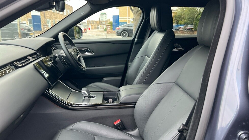 Used Land Rover Range Rover Velar 2024 for sale - 76234076: Photo 3