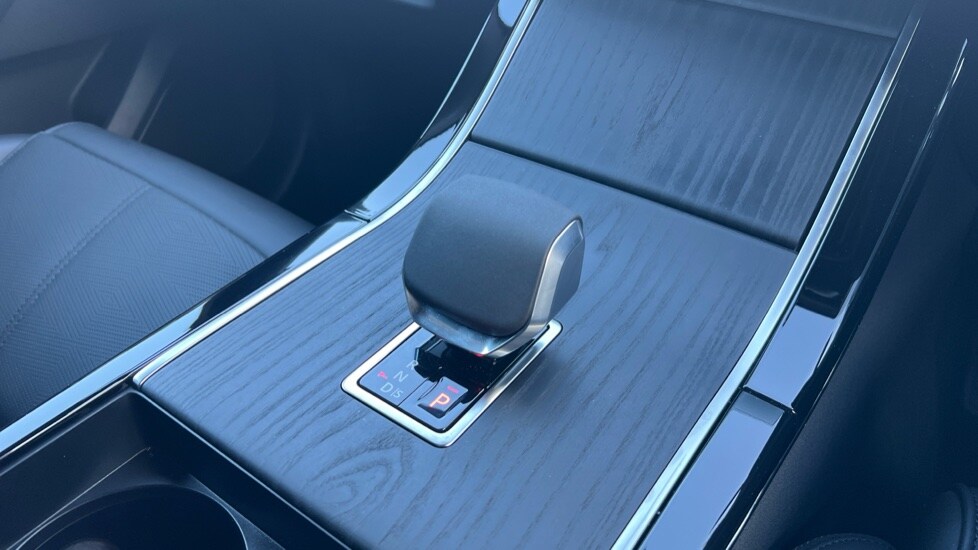 Used Land Rover Range Rover Velar 2025 for sale - 76954433: Photo 13