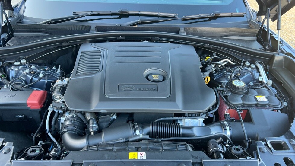 Used Land Rover Range Rover Velar 2025 for sale - 76954433: Photo 30