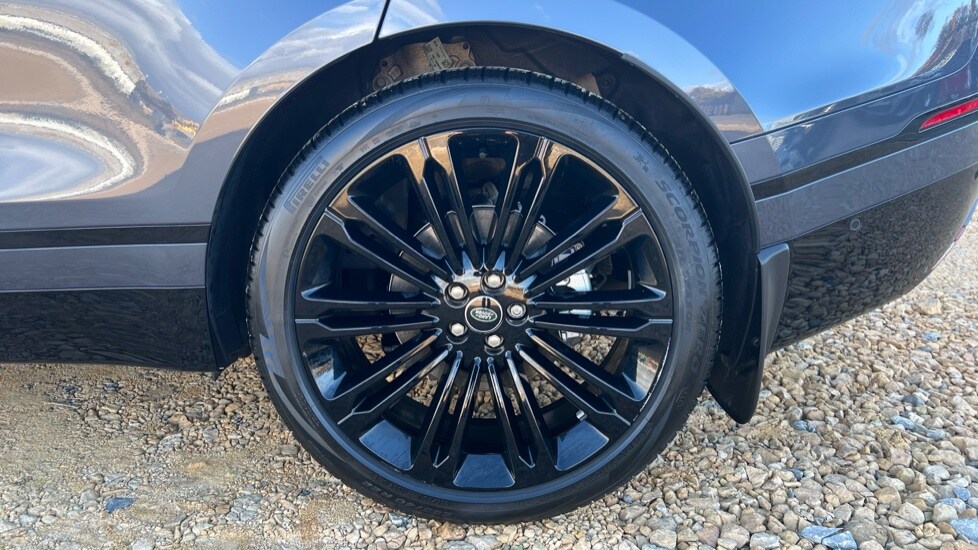 Used Land Rover Range Rover Velar 2025 for sale - 76954433: Photo 32