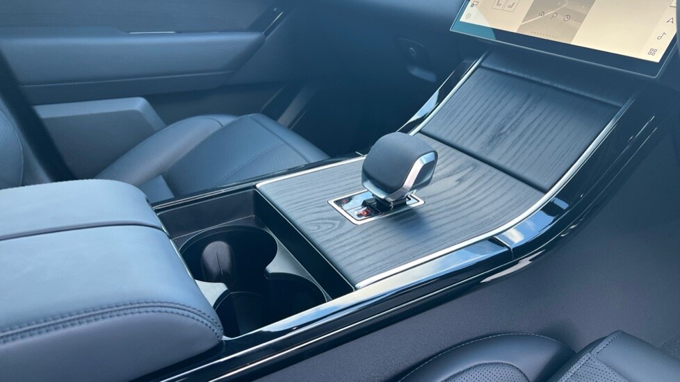 Used Land Rover Range Rover Velar 2025 for sale - 76954433: Photo 46