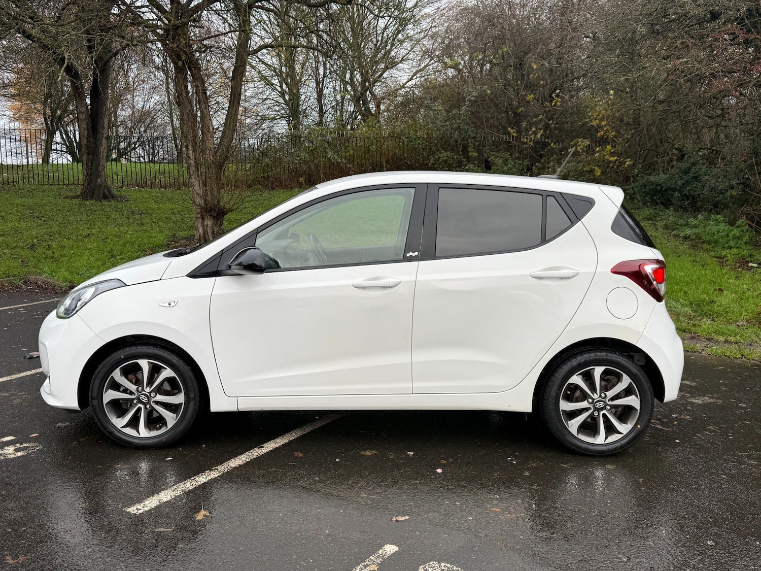 Used Hyundai i10 2019 for sale - 76892602: Photo 2